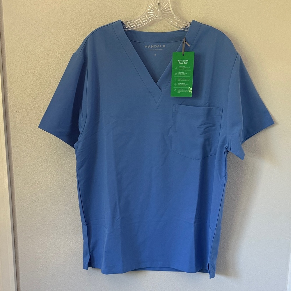 NWT Mandala Pocket Scrub Top Ceil Blue Medium